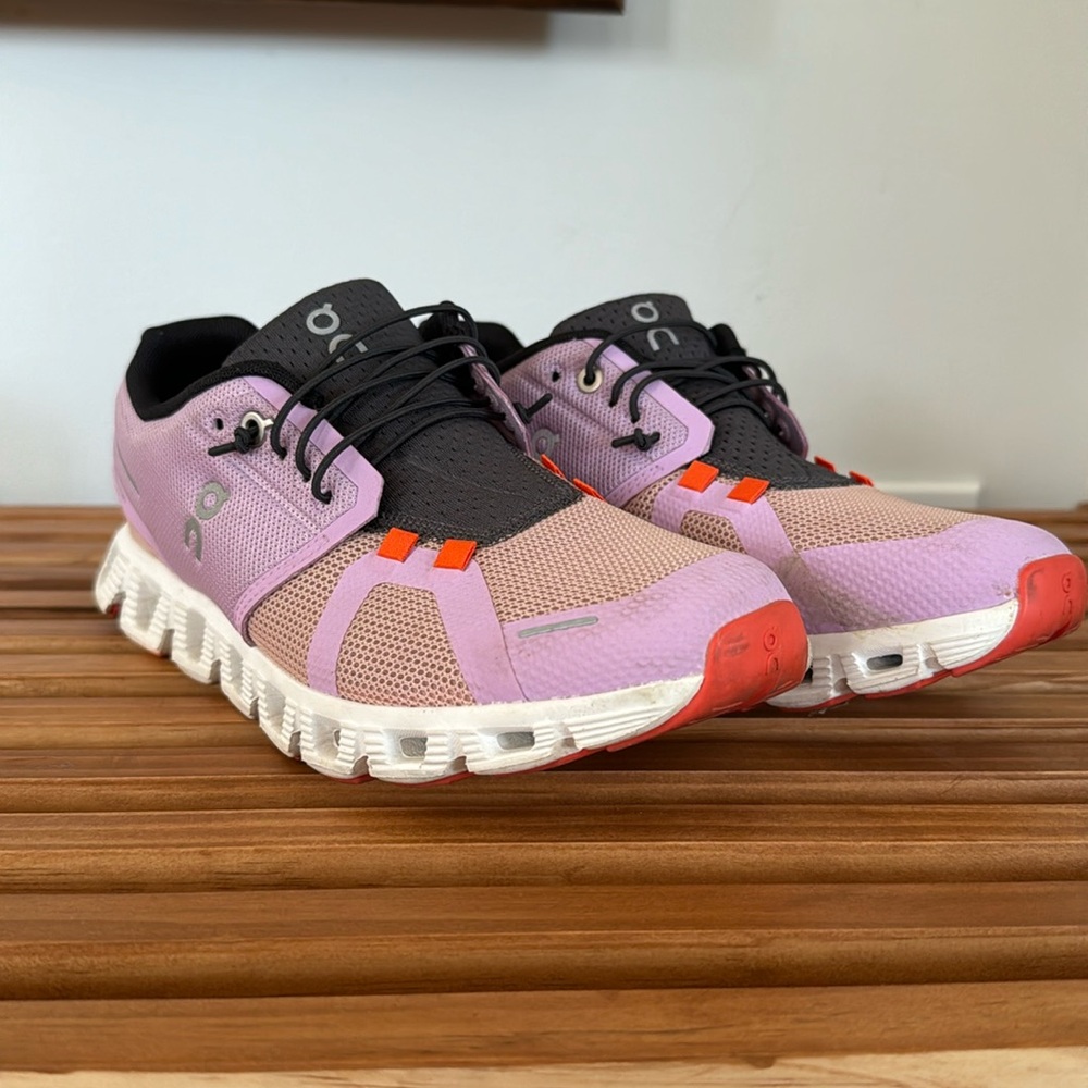 On Women’s cloud 5 Fiji/Rose